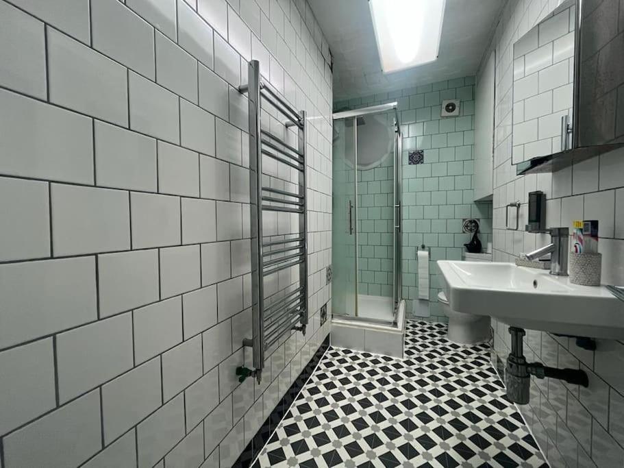 Tree Studio Apartment Barbican F3 London Exteriör bild